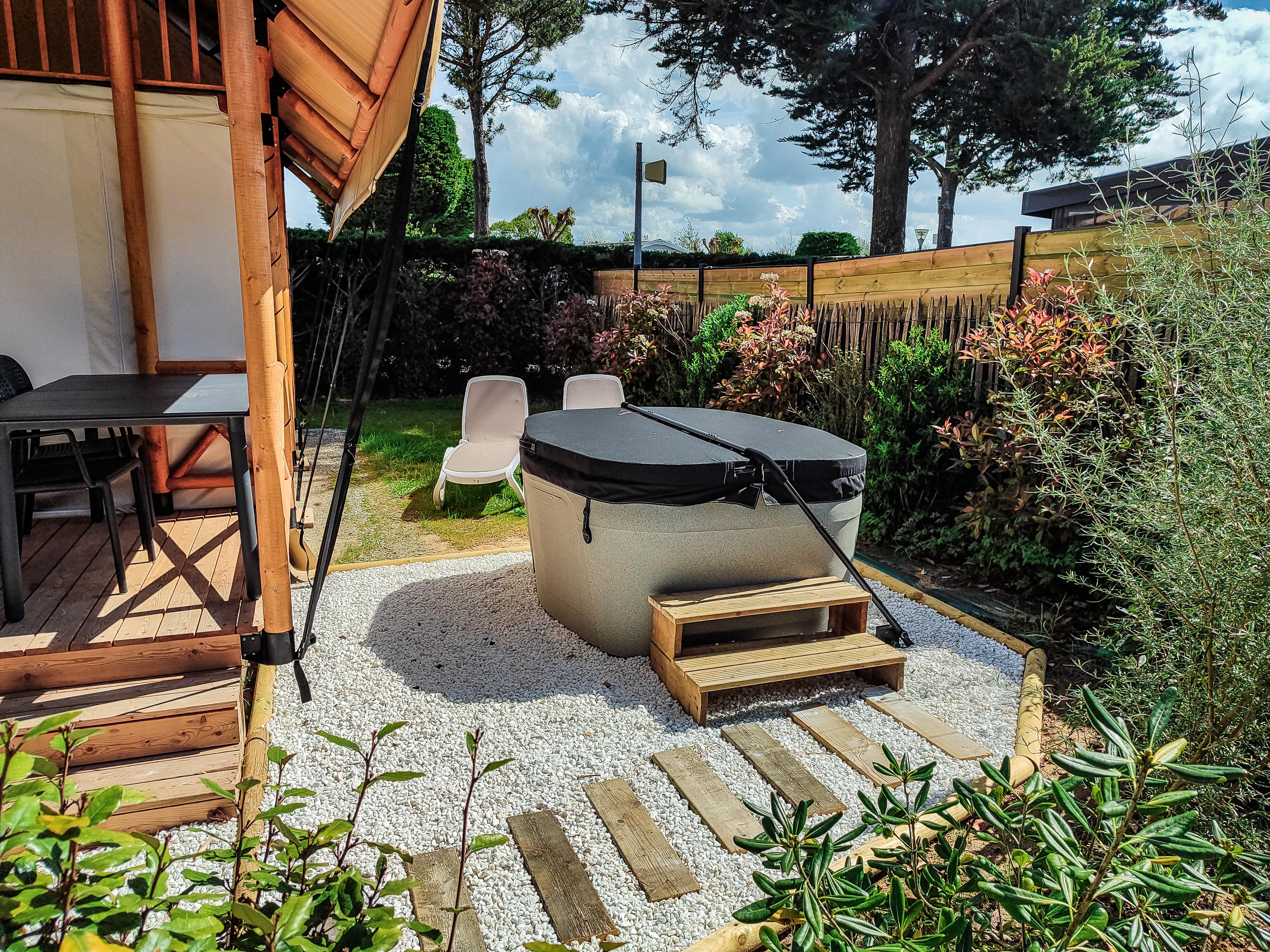 Nature Lodge 2 Slaapkamers – Spa (beddengoed en handdoeken inbegrepen) 2/4 pers.