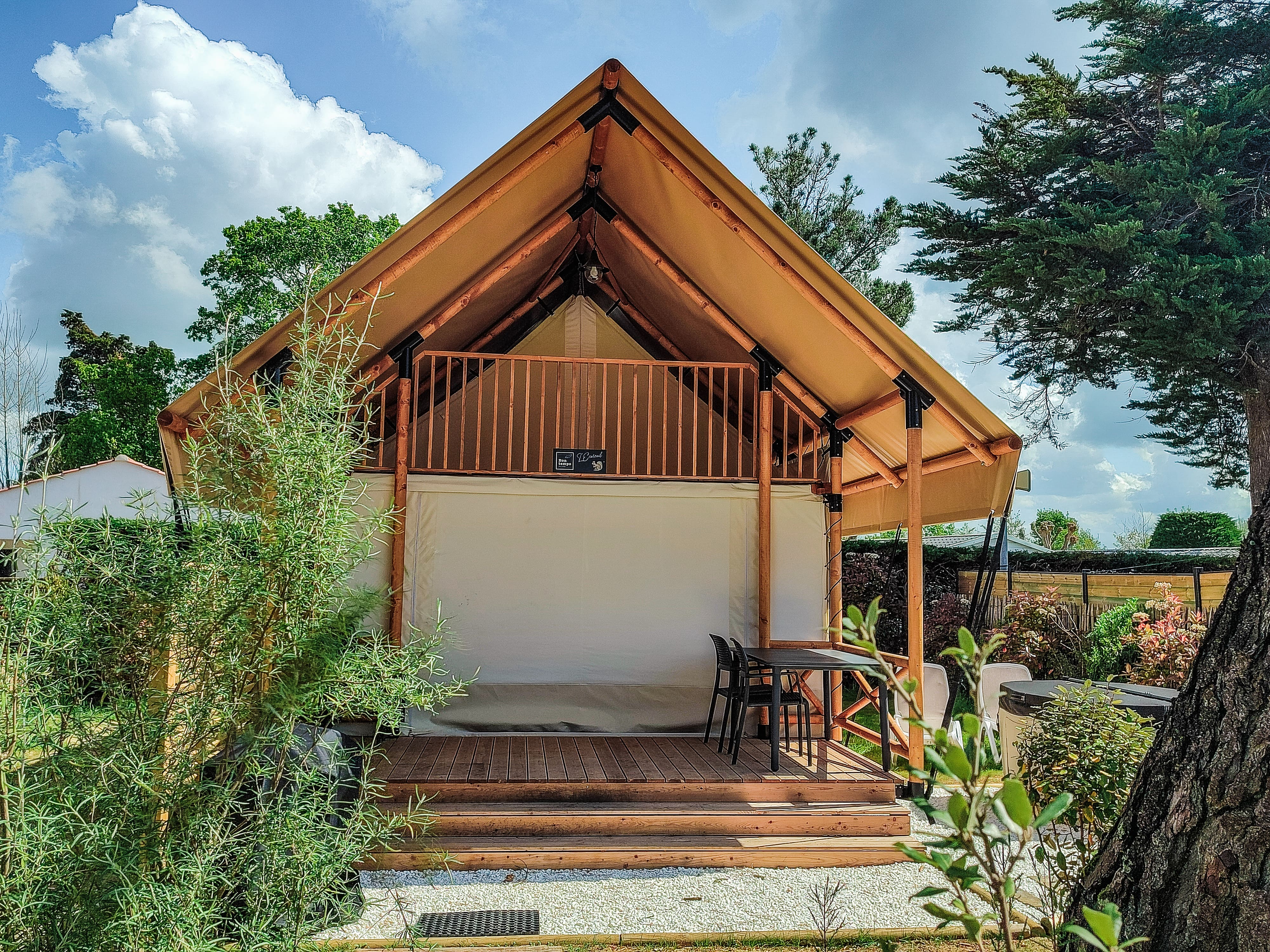 Nature Lodge 2 Slaapkamers – Spa (beddengoed en handdoeken inbegrepen) 2/4 pers.