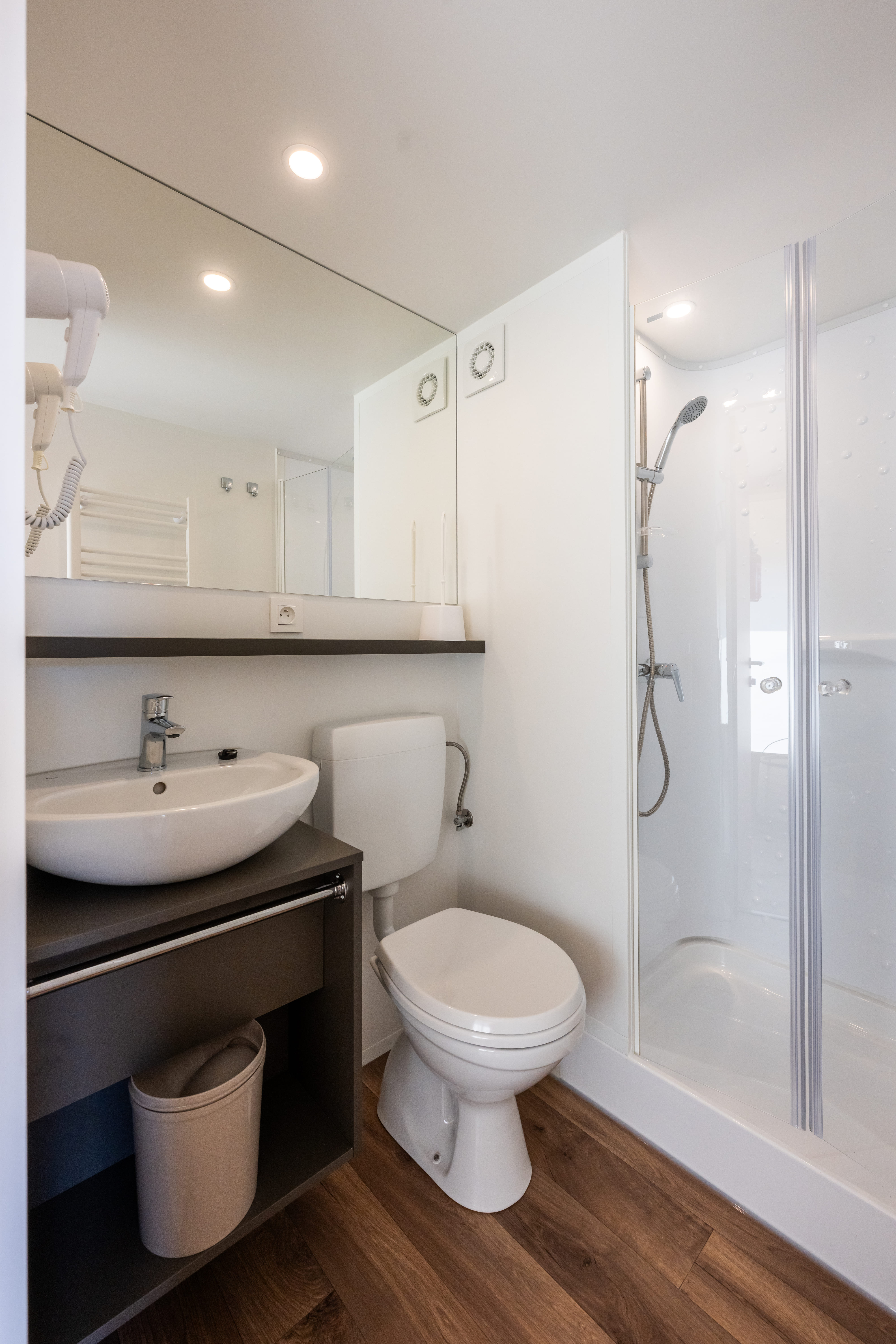 Nature Lodge – 3 Bedrooms – Spa (bed linen and towels included) 2/6 Ppl.