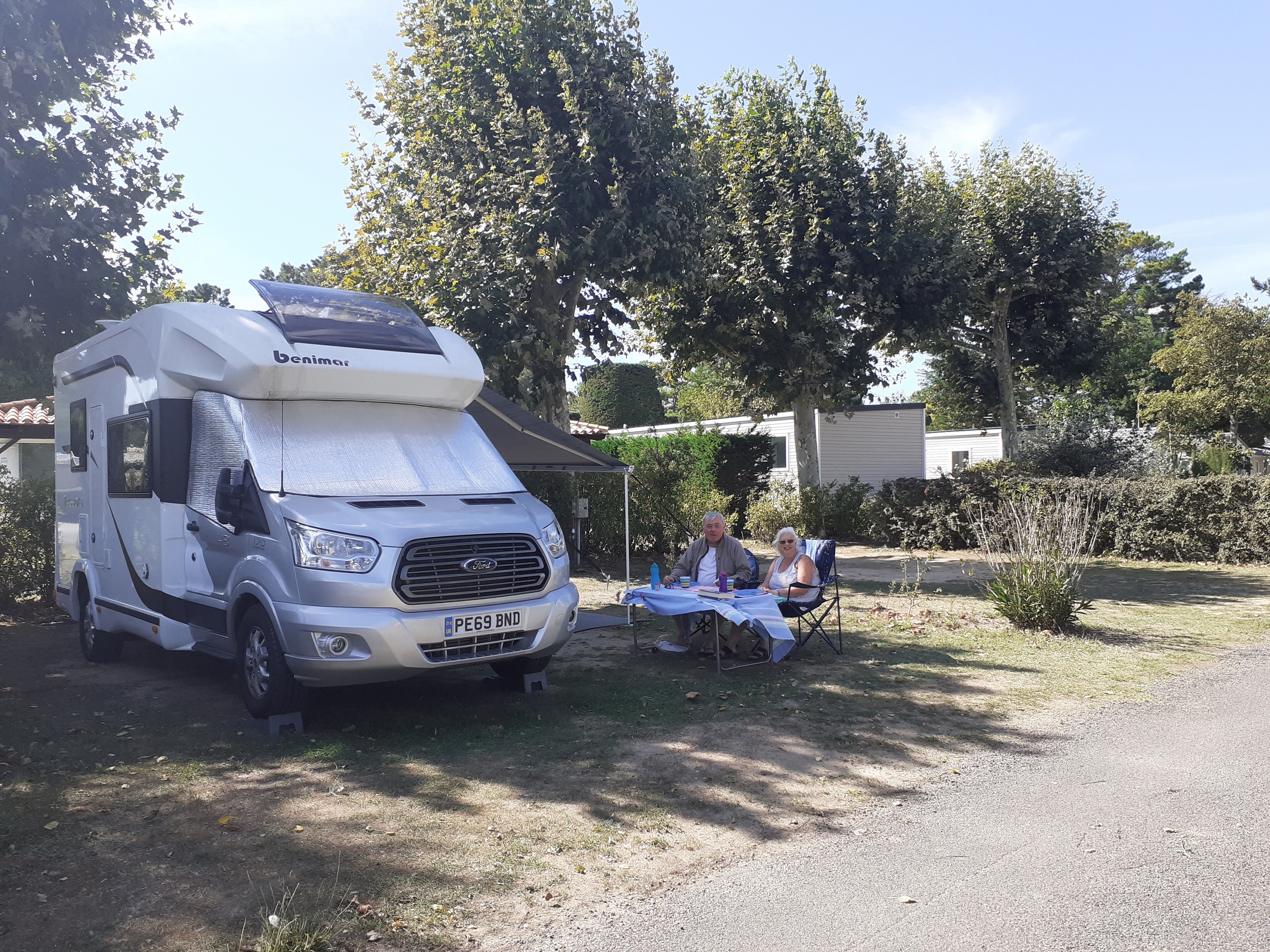Emplacement camping-car – de 7m50 (1 véhicule, eau, electricité, évacuation eaux usées inclus) 1/2 Pers.