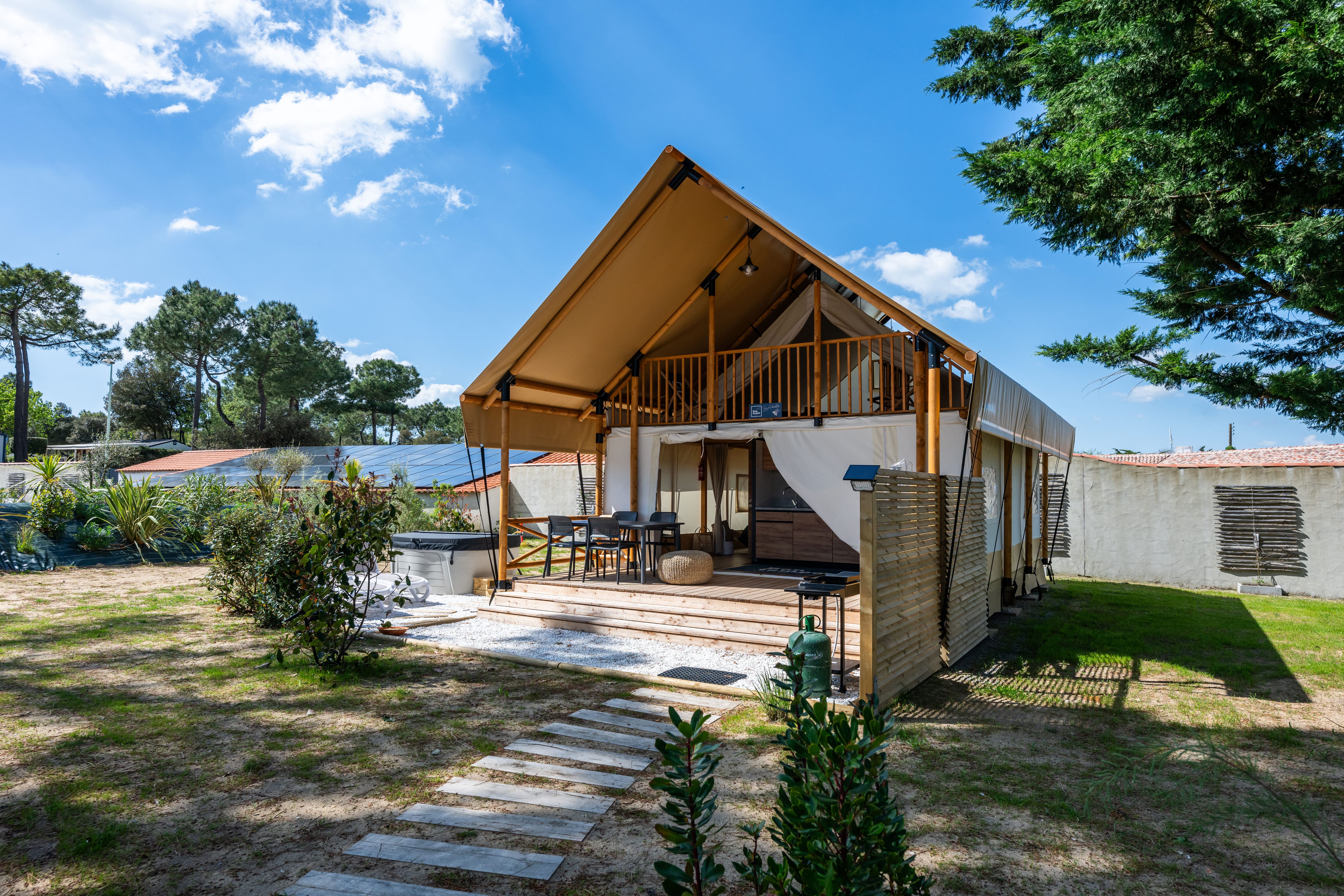 Nature Lodge – 3 Bedrooms – Spa (bed linen and towels included) 2/6 Ppl.