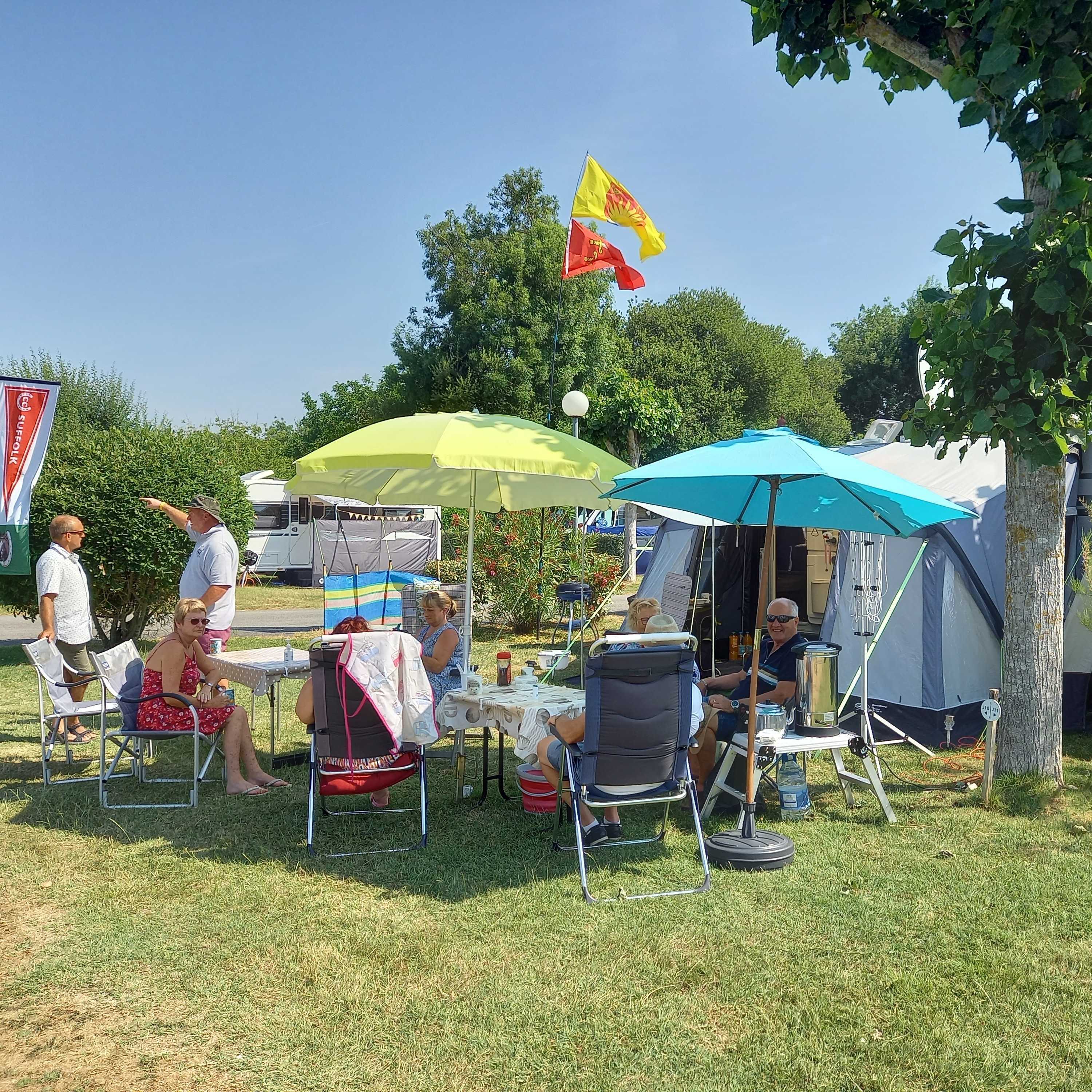 Emplacement caravane – de 7m50 (1 véhicule, eau, electricité, évacuation eaux usées) 1/2 Pers.