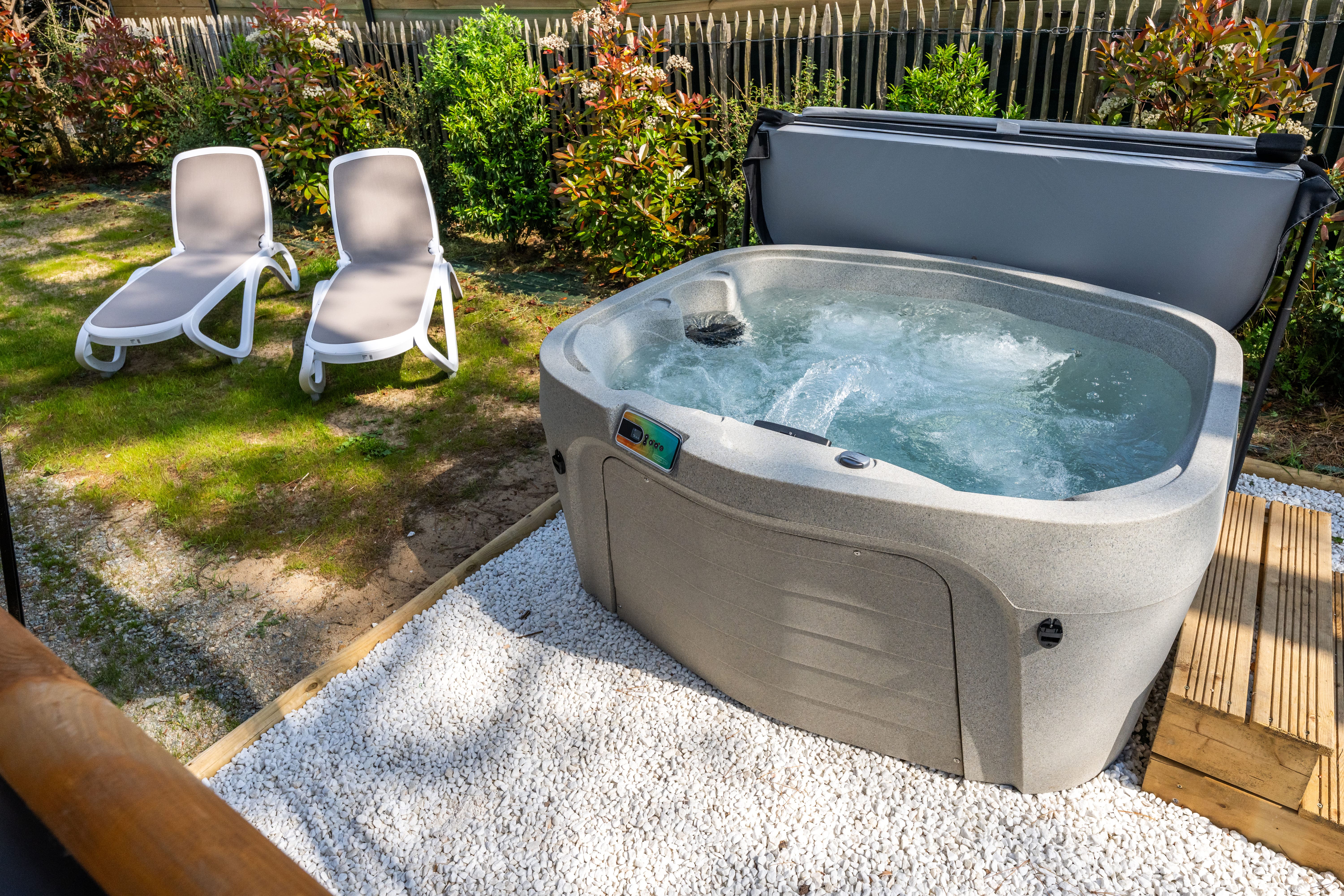 Nature Lodge – 2 Schlafzimmer – Spa (Bettwäsche und Handtücher inklusive) 2/4 Pers.