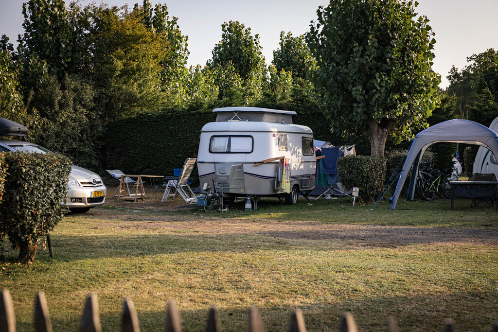Pitch caravan – 7.50 m (water, electricity, drain, and 1 vehicle) 1/2 Ppl.