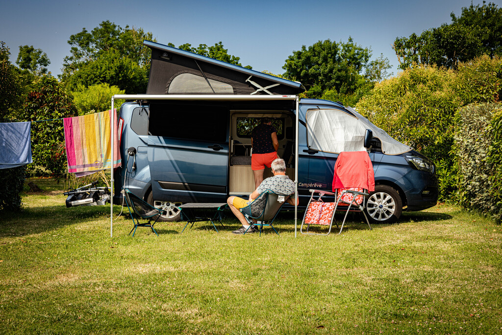 Pitch caravan – 7.50 m (water, electricity, drain, and 1 vehicle) 1/2 Ppl.