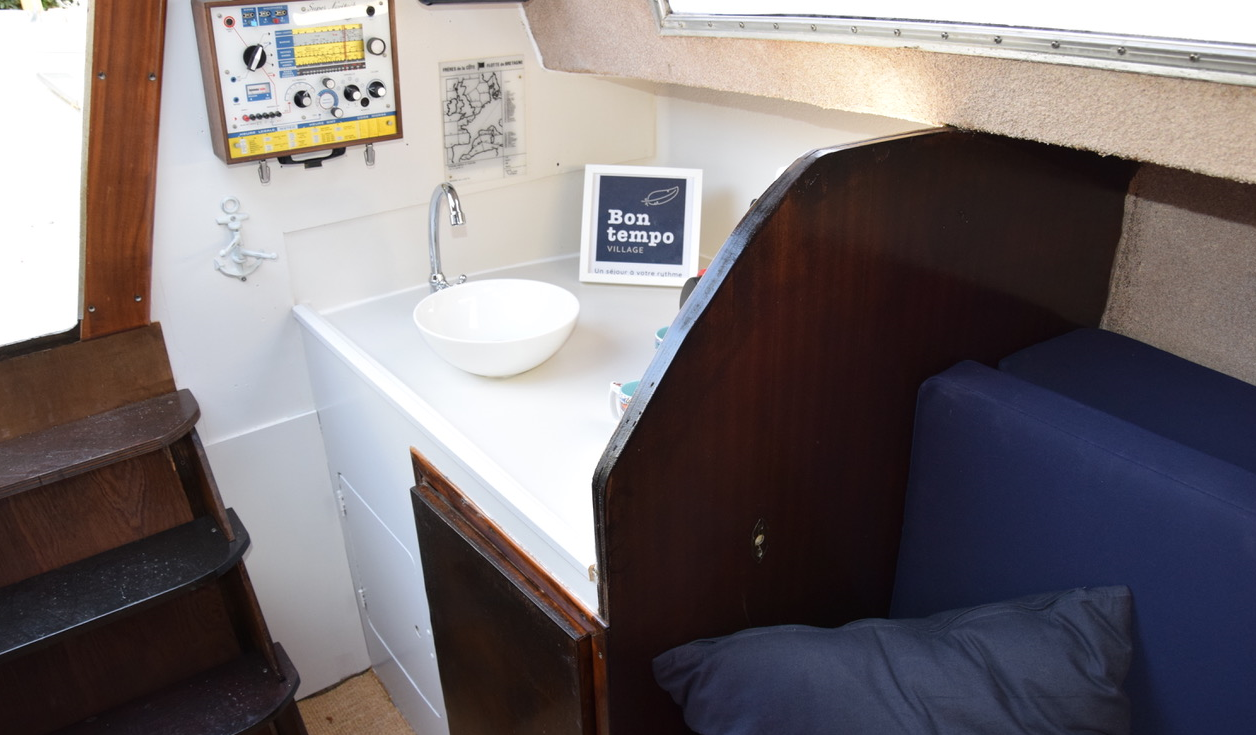 Unusual Lodging – Boat “Brin de folie” 1/2 Ppl.
