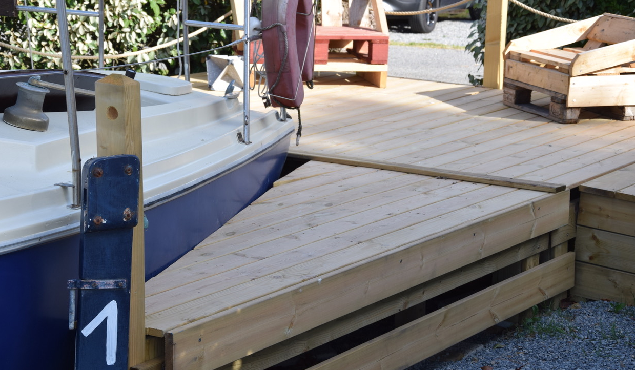 Unusual Lodging – Boat “Brin de folie” 1/2 Ppl.