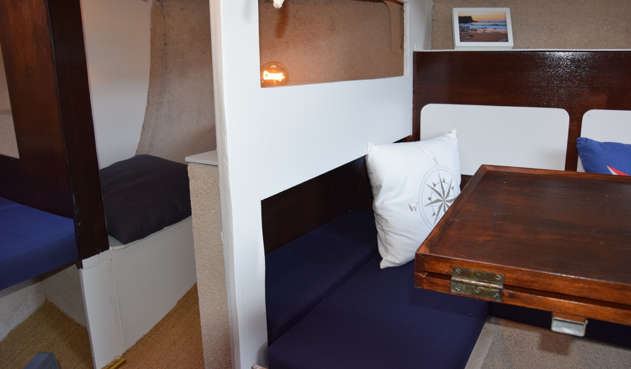 Unusual Lodging – Boat “Brin de folie” 1/2 Ppl.
